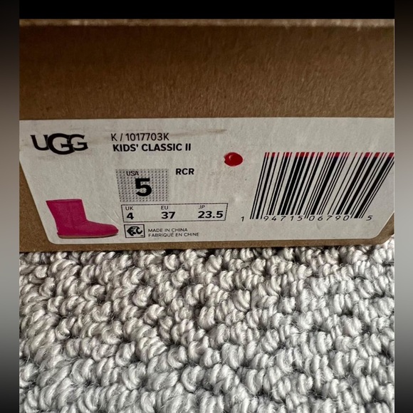 Pink Kids Classic II UGGS - Picture 2 of 6